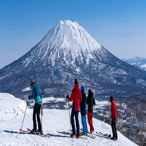 JAPAN: HOKKAIDO SKI EXPERIENCE