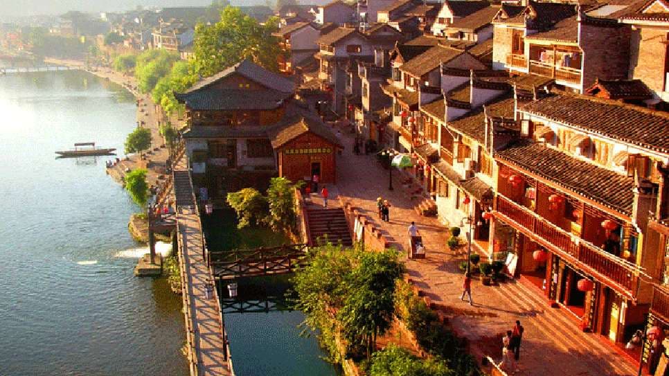 Phượng Hoàng Cổ Trấn