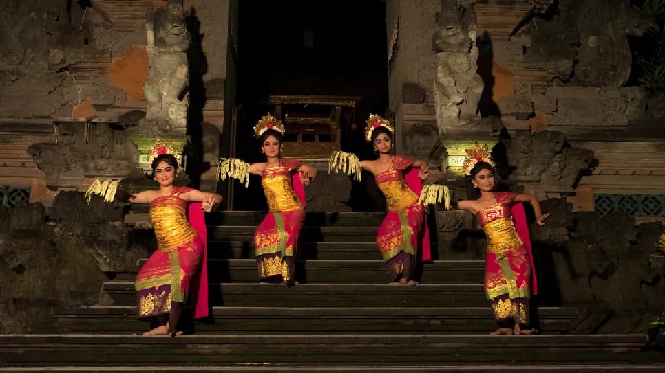 Thưởng thức điệu nhảy Barong