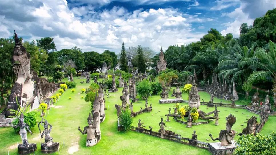 Vườn tượng Phật Wat Xiêng Khuôn 
