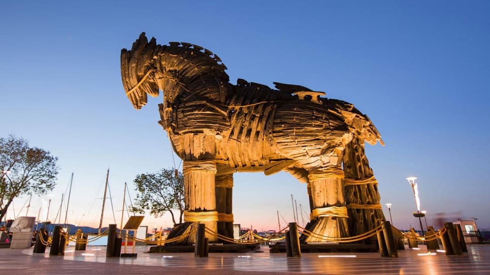 Con ngựa thành Troy