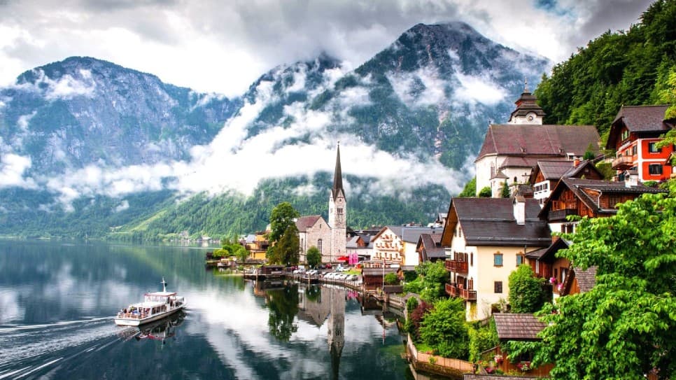 Lạc vào thế giới cố tích khi tới làng cổ Hallstatt