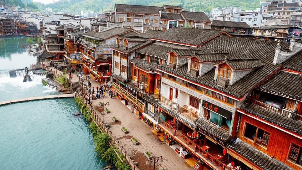 Dạo quanh khám phá vẻ đẹp Phượng Hoàng Cổ Trấn