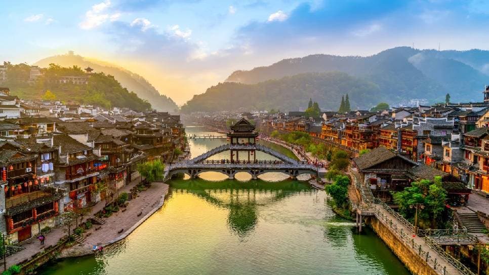 Phượng Hoàng Cổ Trấn