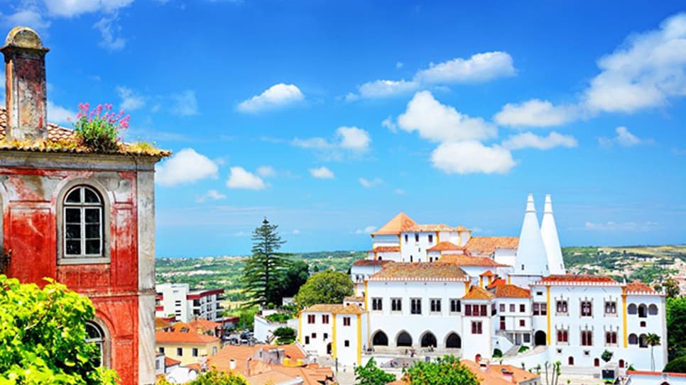 Sintra - thị trấn cổ tích nằm giữa những ngọn đồi phủ đầy thông của Serra de Sintra Bồ Đào Nha