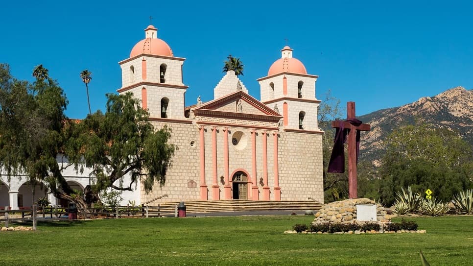Nhà thờ cổ Old Mission Santa Barbara